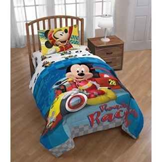 Jay Franco Disney Mickey Mouse Club House Racers Twin Comforter - Ropa de cama reversible para niños súper suave Características Mickey Mouse - Relleno de microfibra de poliéster resistente a la decoloración (producto oficial de Disney) 