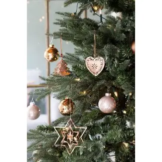  28 Ideas elegantes de decoración navideña de cobre - DigsDigs 