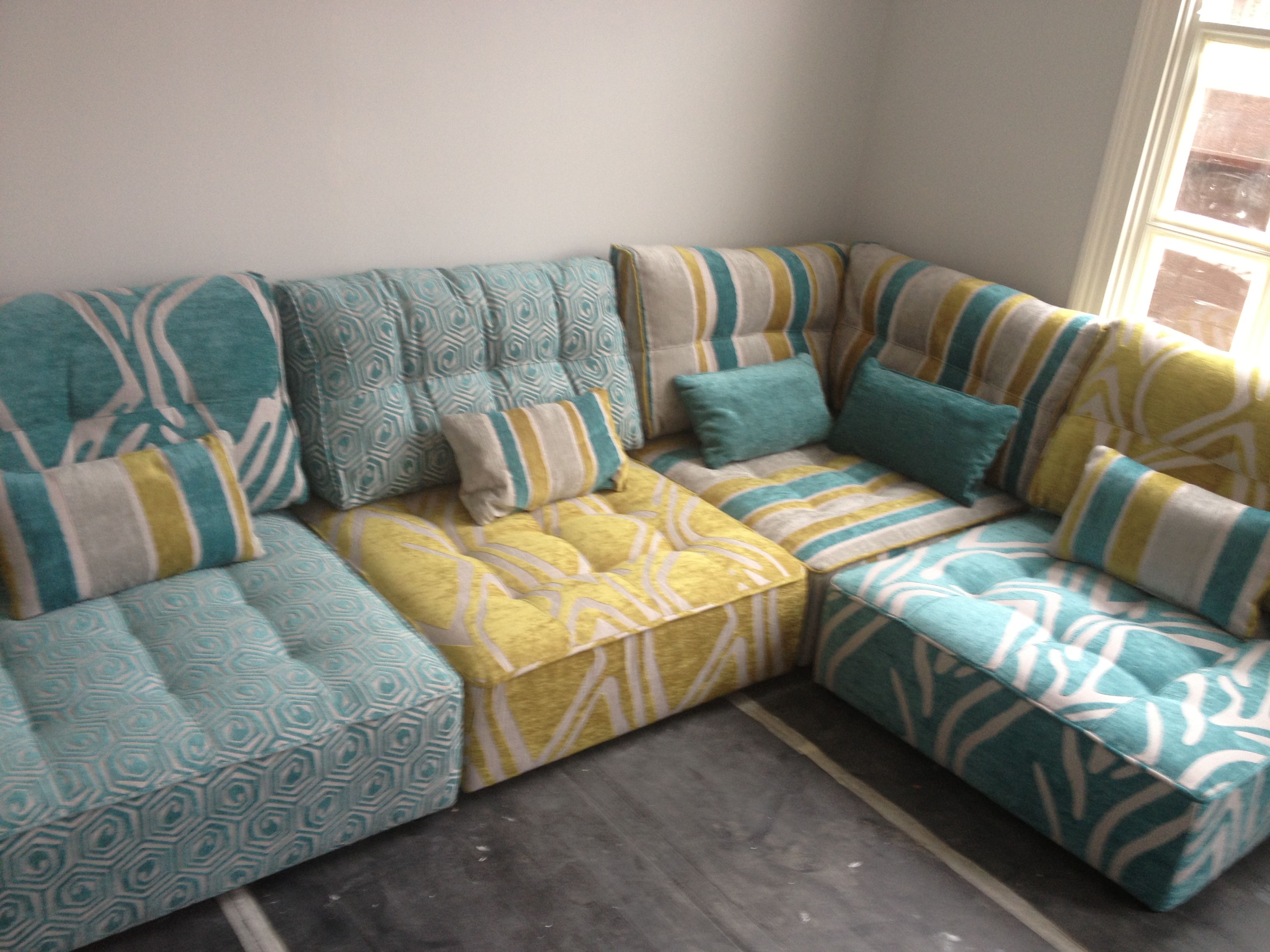 Chill out zone, using fun flexible modular sofa sections ...