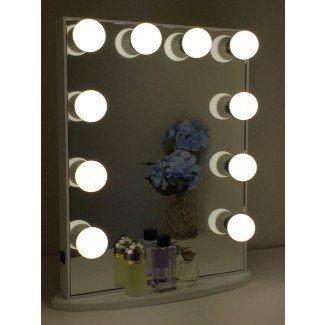  Vanidad con luces alrededor del espejo | Diseños Campernel 