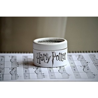  Caja de música blanca de Harry Potter con manivela. Música: Mundo maravilloso (portada). Regalo perfecto para los fanáticos del cine. Recoge nuestras cajas de música. 
