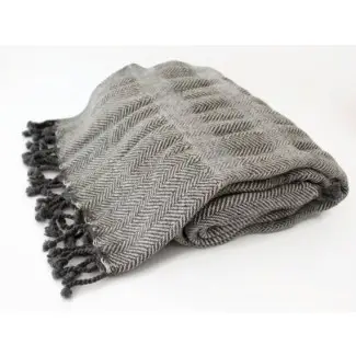  Manta de lana tejida a mano en gris carbón por onTheRainbow 