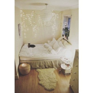  35 + Dormitorio romántico impresionante con ideas de luz de hadas - DECOREDO 