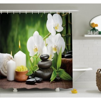  Set de cortinas de baño de spa Zen Stones con orquídeas y velas al fondo Juego de cortinas de baño de spa Zen Stones con orquídeas y velas </div>
</p></div>
<div class=