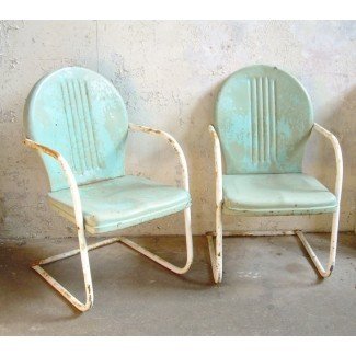  Las sillas de jardín de metal retro combinan muebles rústicos de porche vintage 